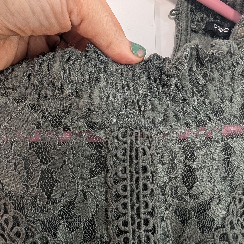 Chic Lace Ruffle Top - Deep Green - Picture 3 of 3